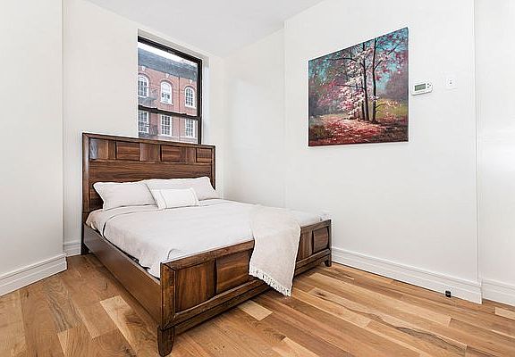 5th image of 309 E 92nd St #4FF