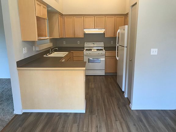 5th image of 702 Poplar Ln