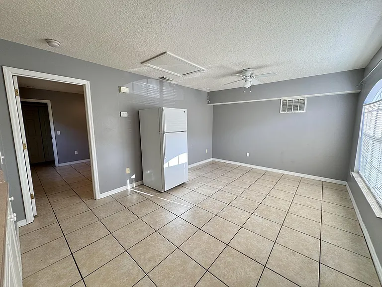 2725 Fan Palm Dr #B — Photo 3