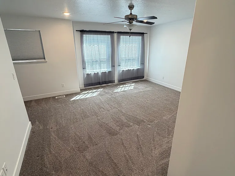 2736 E Kistler Aly — Photo 6