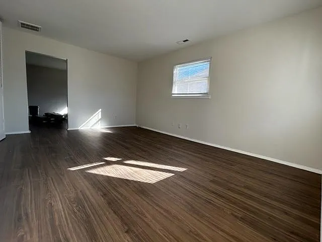 3 bed, 1.5 bath, 1188 sqft, $1,700 — Photo 2