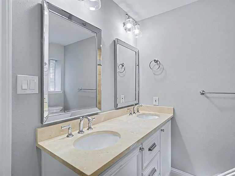 726 Thistlewood Dr — Photo 23