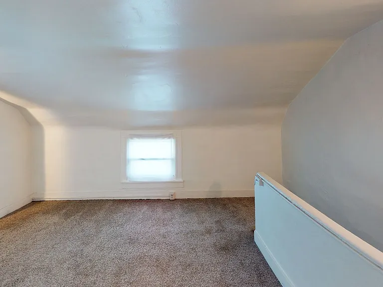 212 E Walnut St — Photo 13