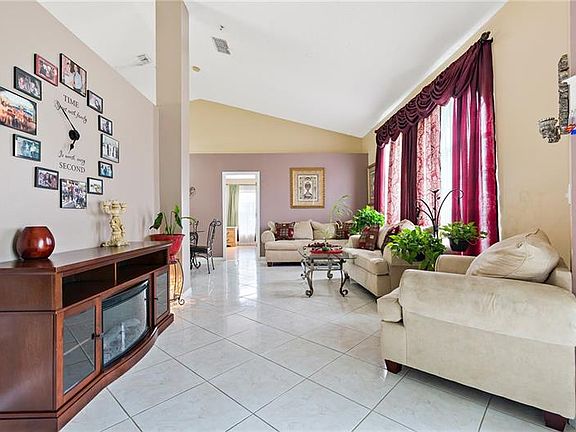 3rd image of 1443 Kingston Way