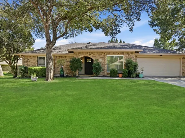 405 Bremen Dr, Hurst, TX 76054