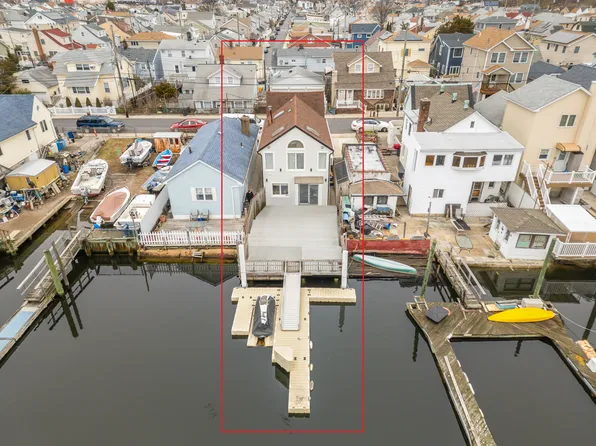 84 Gotham Avenue image 15 of 17