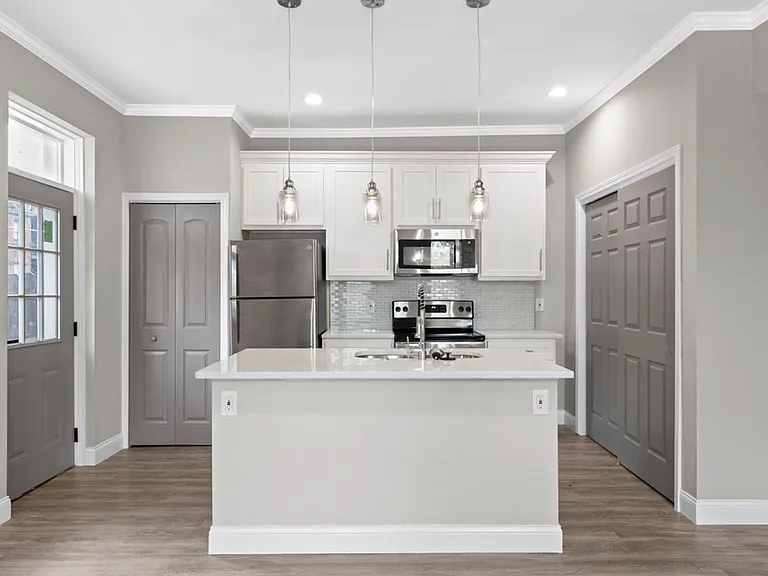 1200 Allen Ave — Photo 1