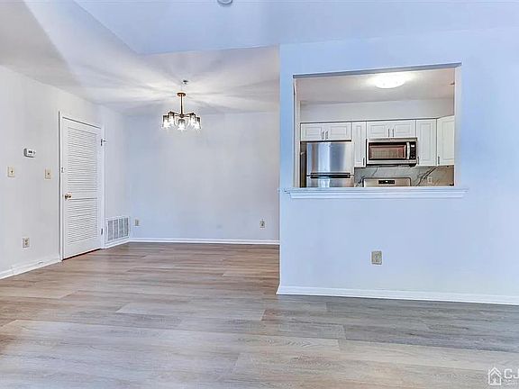 3rd image of 1637 Waterford Dr