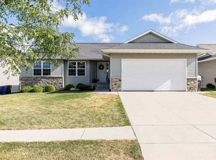 6408 Deer Stone Dr SW, Cedar Rapids, IA 52404