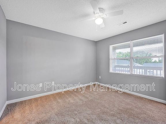 5th image of 301A Country Club Dr NE