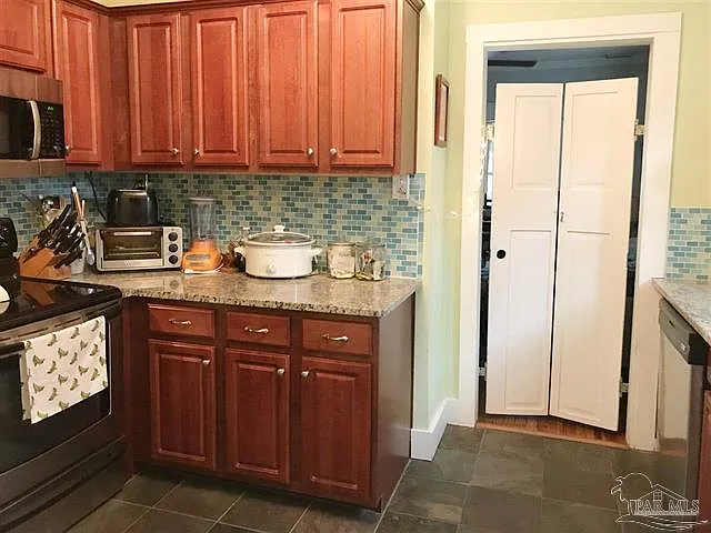 816 W Government St — Photo 11