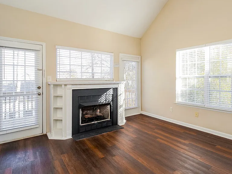 640 Piermont Ct — Photo 6