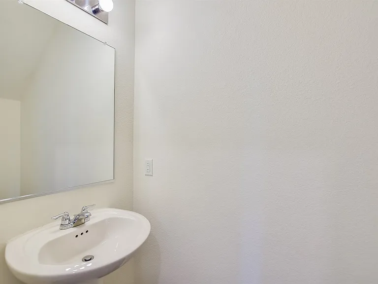 15401 Solstice Cv — Photo 18
