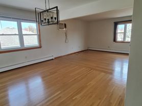 21 Rose St, East Rutherford, NJ