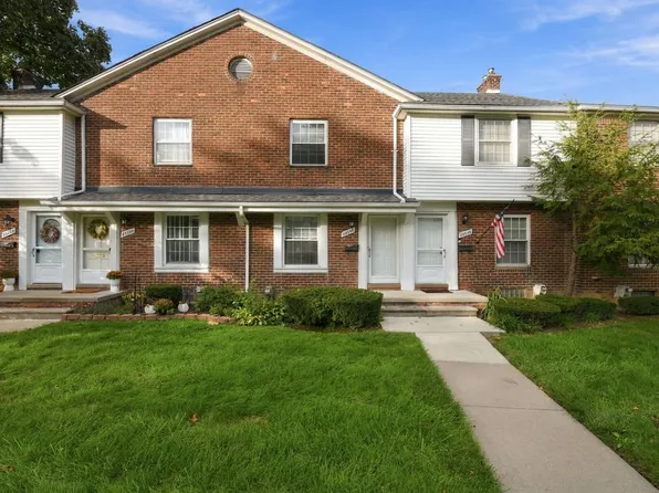 22998 Gary Ln, Saint Clair Shores, MI