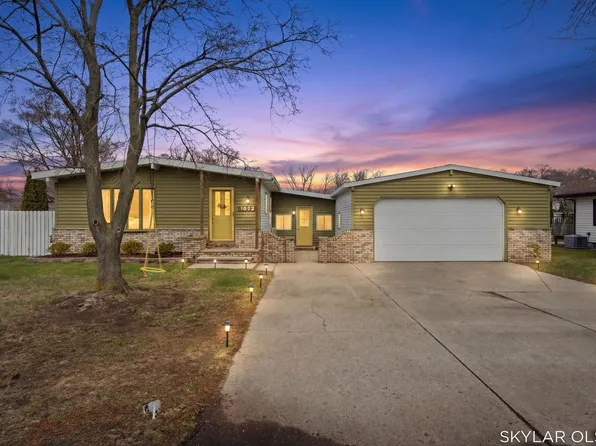 1872 Arbor Ave, Norton Shores, MI 49441