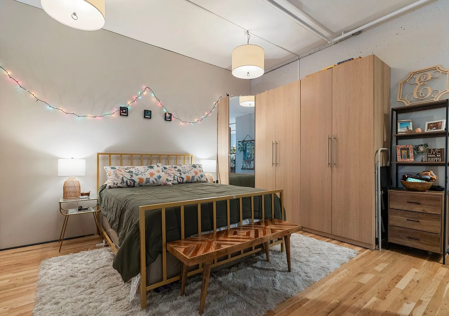 McKenzie Lofts - 2nd floor south facing Pearl District studio w/parking/storage/covered balcony — Photo 3