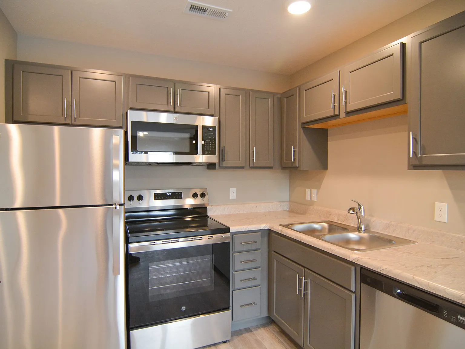 Hamilton Village Senior Suites — Photo 4
