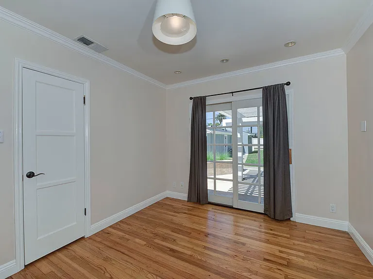 324 Flower St — Photo 26