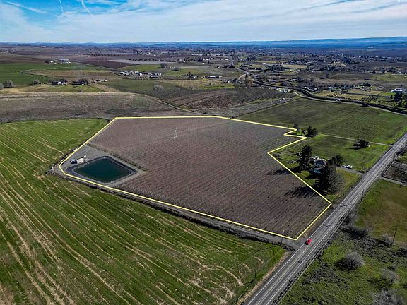 2nd image of Nka Roza 3 & Lamb Ranch Farm