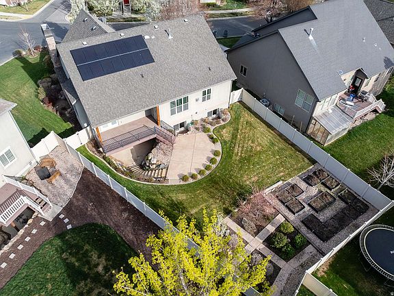 4th image of 1997 W Crescent Dr