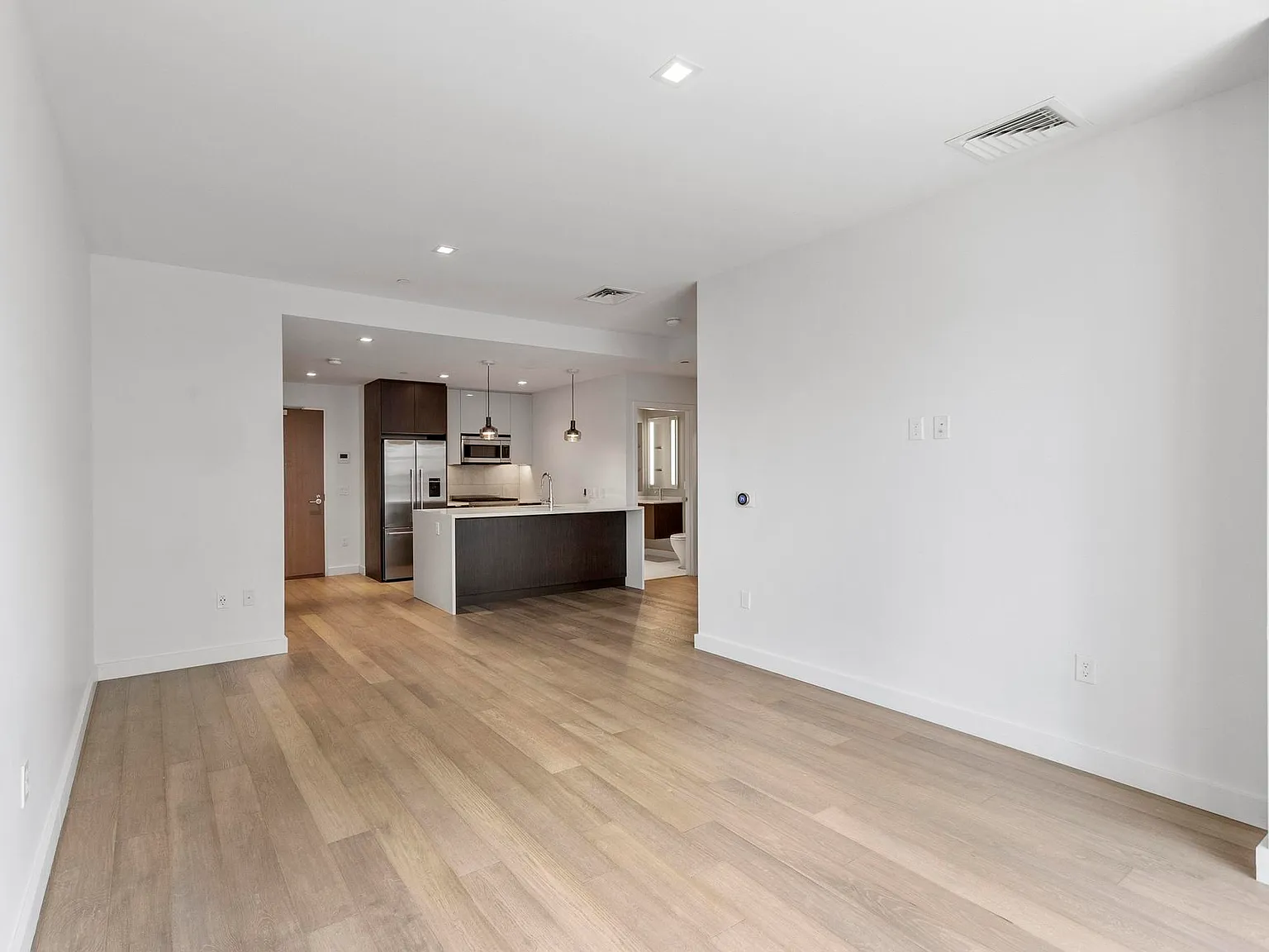 2 bed, 821 sqft, $3,850 — Photo 3