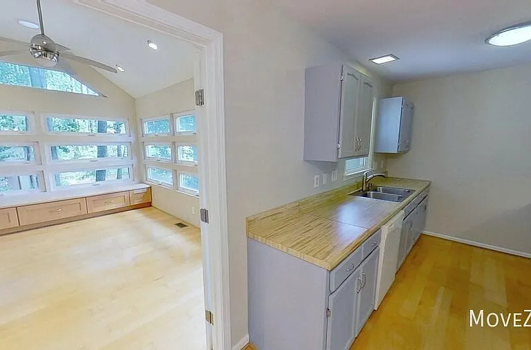 1100 Harper Rd — Photo 3