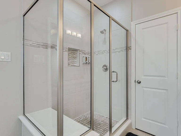 8206 Chesham Dr — Photo 26