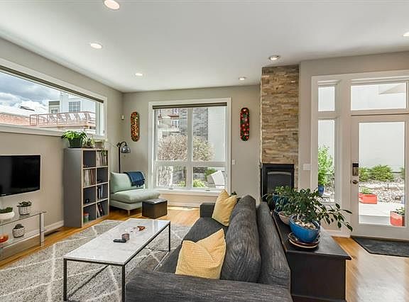 4th image of 415 E 5th St