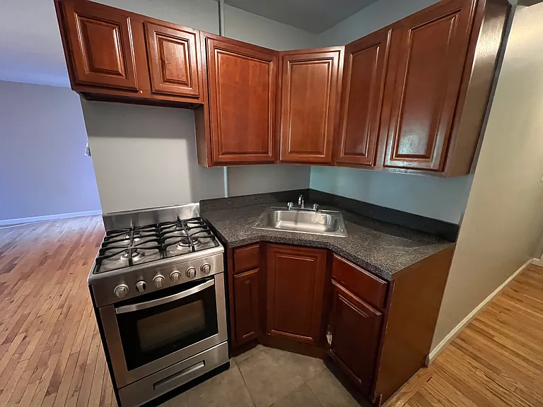 413 E 114th St #5B — Photo 2