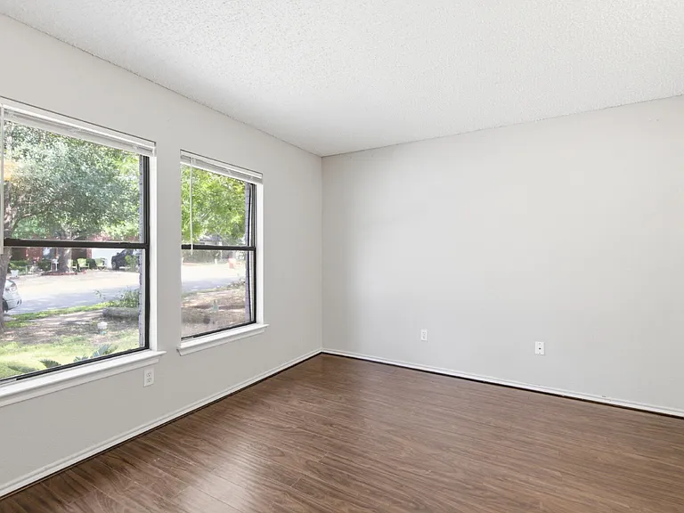 7900 Rosenberry Dr — Photo 15