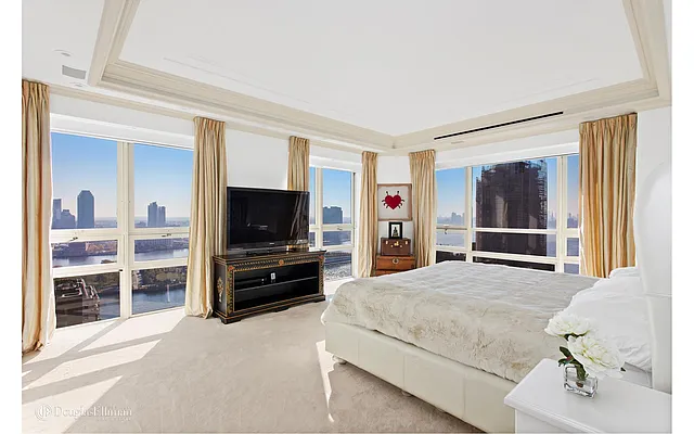 Rented by Douglas Elliman | media 7