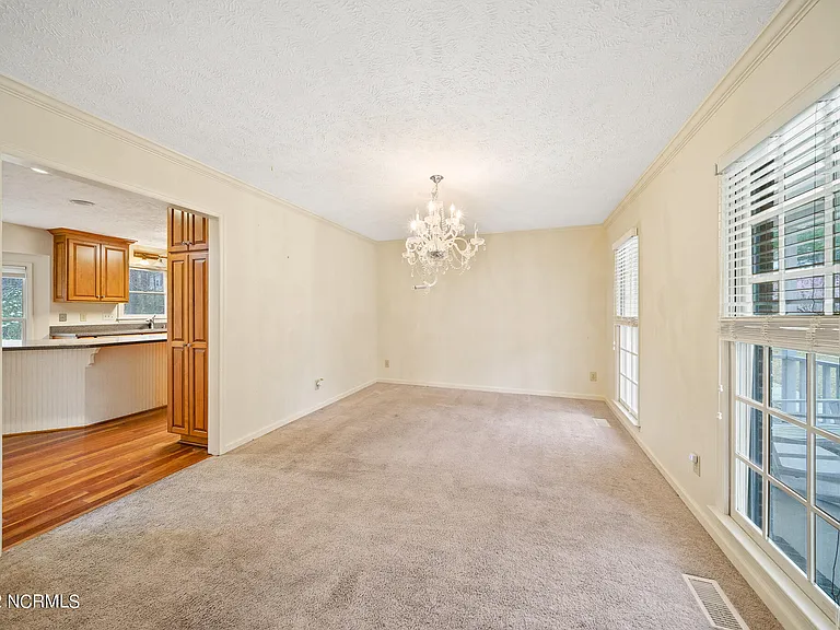 300 Clearfield Ln — Photo 10