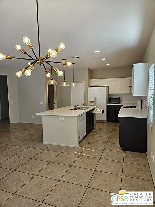 3 bed, 2.0 bath, 1411 sqft, $2,850 — Photo 3