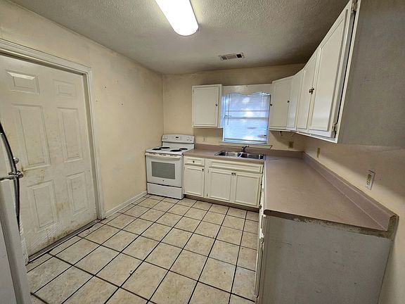 5th image of 222 Empire Rd
