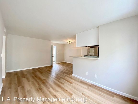 4th image of 1540 N Bronson Ave #12