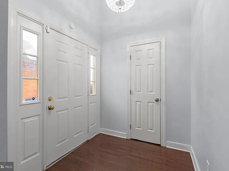 1011 Charles St #C — Photo 17