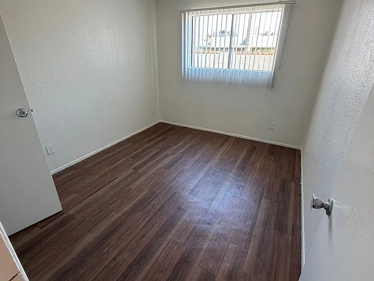 4145 N Longview Ave — Photo 9