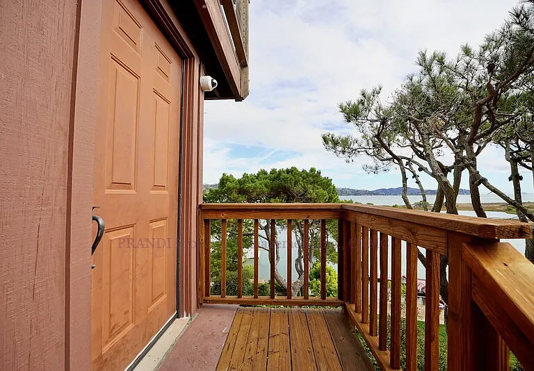 315 E Strawberry Dr #A — Photo 12