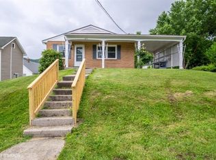 419 2nd St SW, Pulaski, VA 24301