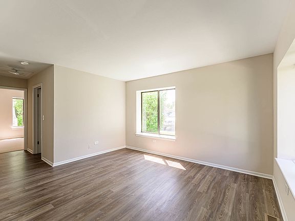 2nd image of 743 E Fullerton Ave #106