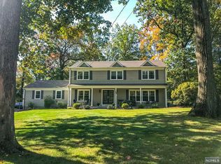 26 Trommel Dr, Mahwah, NJ 07430
