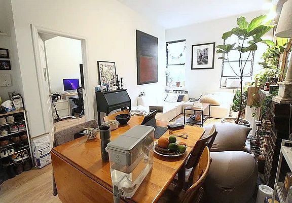 4th image of 33 W 82nd St #2B