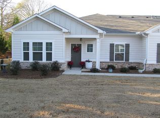 2556 Rathburn Cir, Loganville, GA 30052