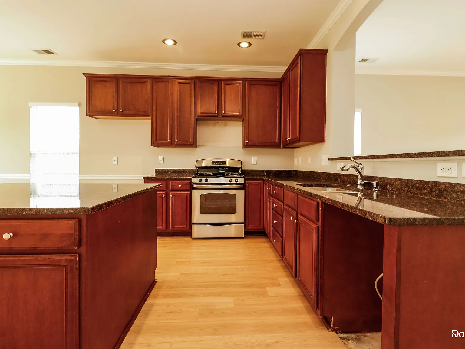 4 bed, 2.5 bath, 2365 sqft, $2,770 — Photo 2