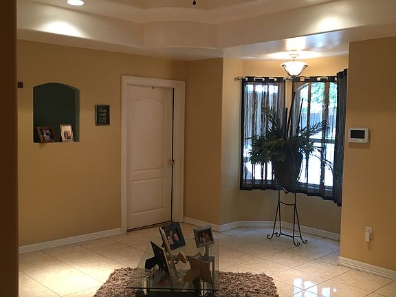 3rd image of 607 W Esperanza Ave