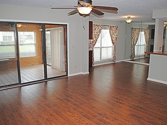 5th image of 10128 Leisure Ln N