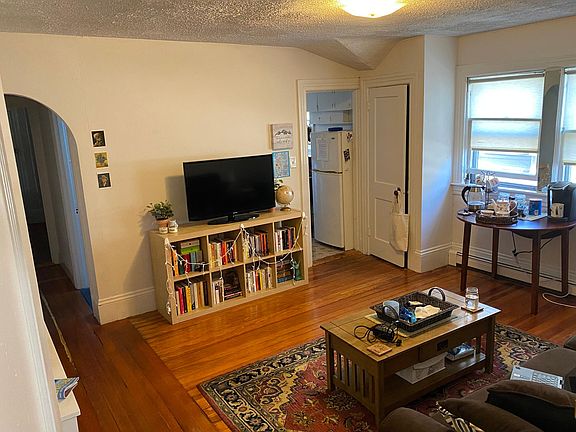 5th image of 148 Taber Ave