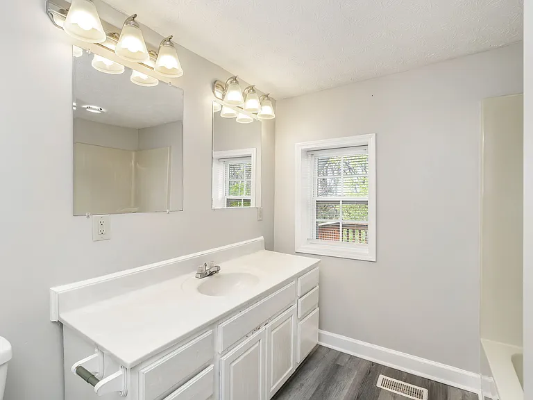 9907 Donovan Ln — Photo 18
