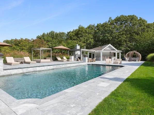 36 Woodland Farm Rd, Southampton, NY 11968